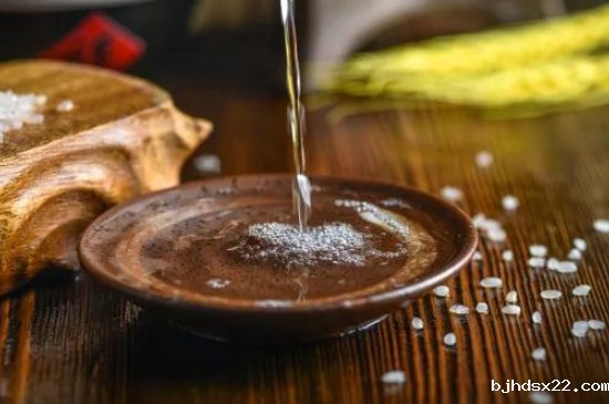 医用酒精和食用酒精的区别是什么? 医用酒精和食用酒精的区别是什么?